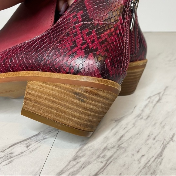 New! Vince Camuto Abrinna Red Snake Print Leather Bootie 7 1/2W - Picture 12 of 16